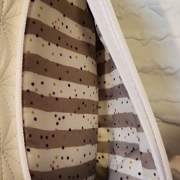 LUG Vegan Leather Flyer VL White Quilted Convertible 2 Straps Crossbody EUC - Picture 5 of 9